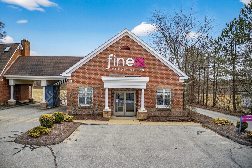 More Photos Of 60-62 Hyde Ave, Vernon Storefront Retail Office For Sale