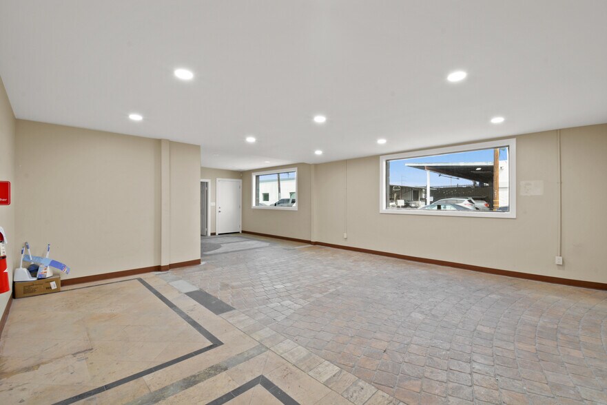 More Photos Of 920-922 E Arlee Pl, Anaheim Warehouse For Sale