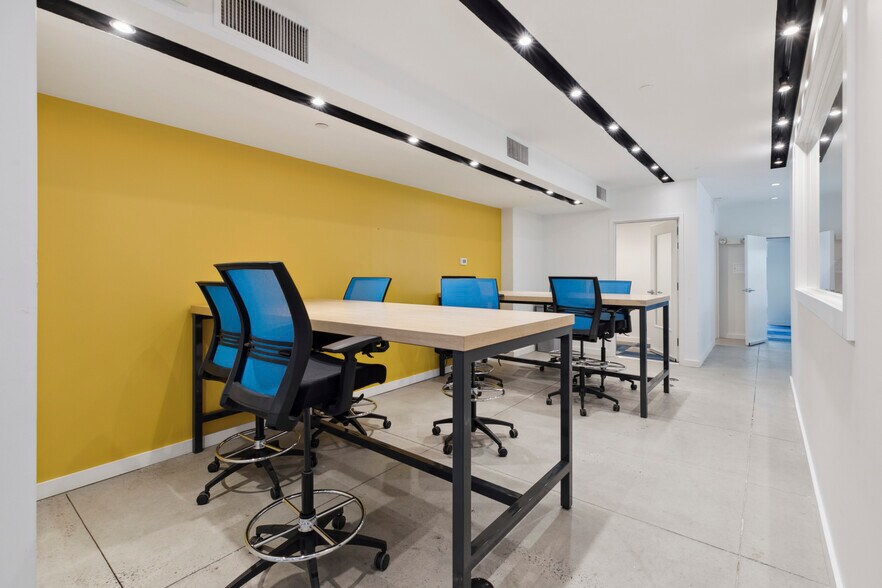 More Photos Of 4129 Main St, Philadelphia Office For Sale