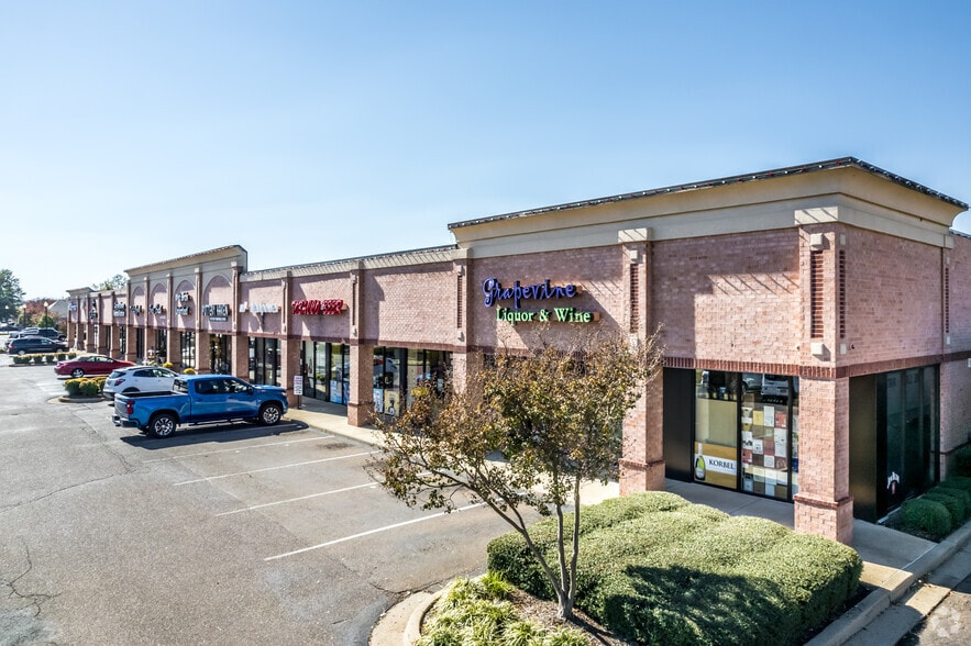 More Photos Of 5847 Getwell Rd, Southaven Storefront For Lease