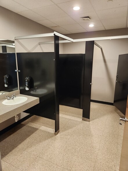 More Photos Of 2 N Madison Ave, Greenwood Loft Creative Space For Lease