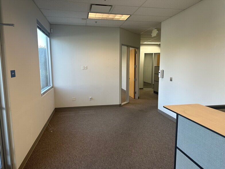 More Photos Of 2526 Qume Dr, San Jose Light Distribution For Lease