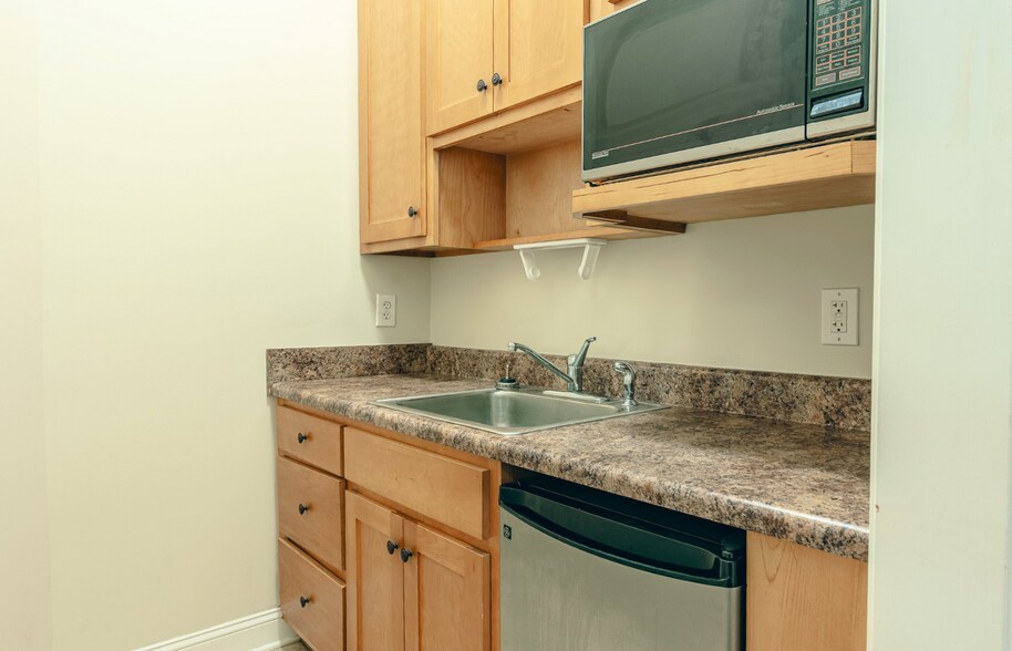 More Photos Of 2774 Electric Rd, Roanoke Medical For Sale