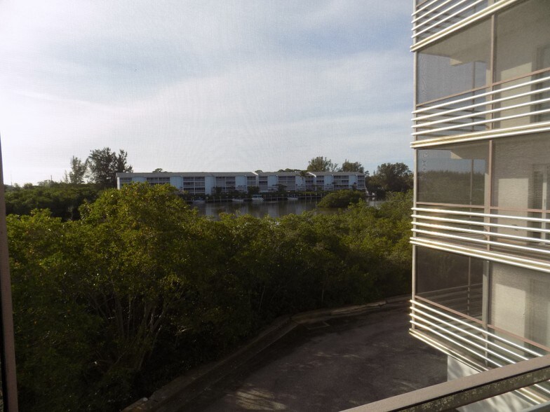 More Photos Of 1460 S McCall Rd, Englewood Medical For Sale