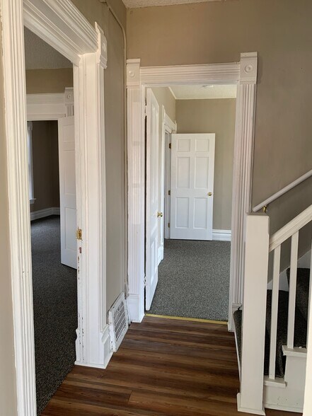 More Photos Of 622 W State St, Geneva Office For Lease