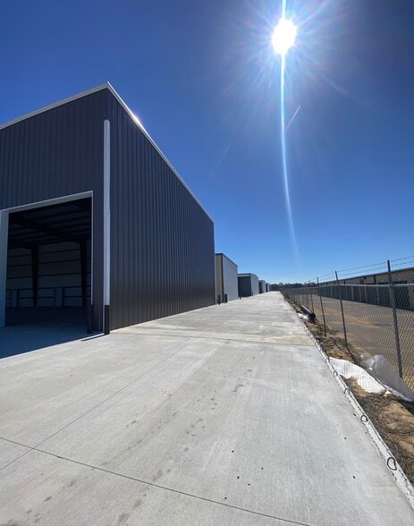More Photos Of 6745 Patillo Road, Beaumont Warehouse For Lease