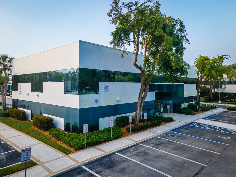 Primary Photo Of 7800 Peters Rd, Plantation Unknown For Lease