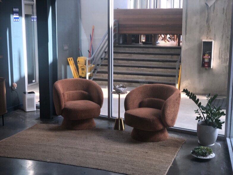 More Photos Of 2415-2449 Main St, Santa Monica Restaurant For Lease