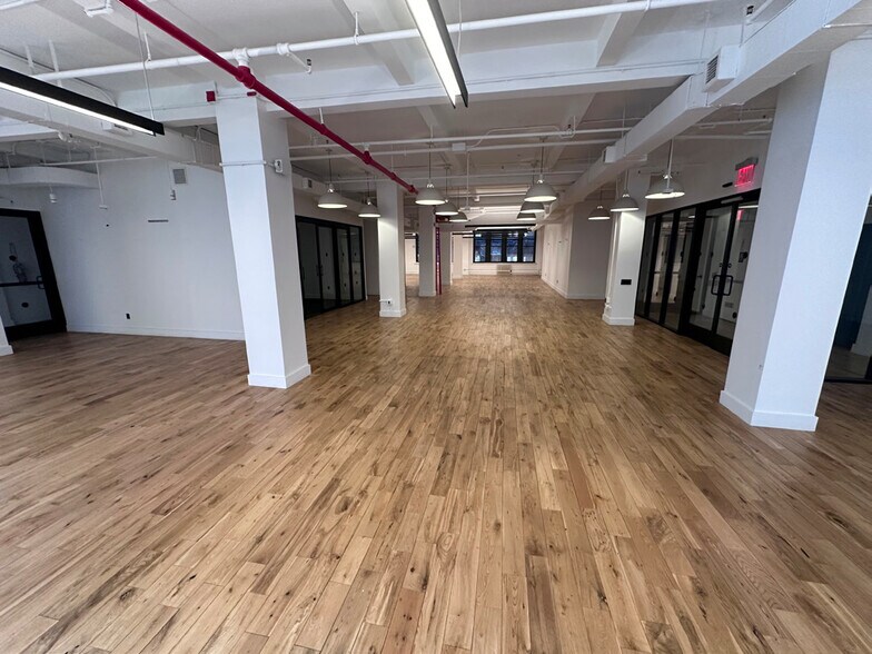 More Photos Of 225 W 39th St, New York Loft Creative Space For Lease