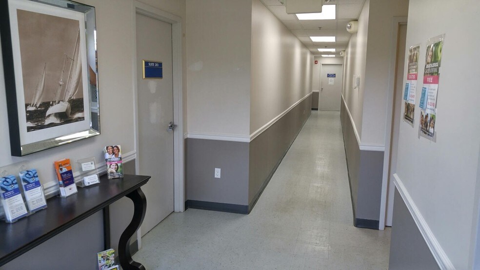 More Photos Of 20 Mayo Rd, Edgewater Storefront Retail Office For Lease