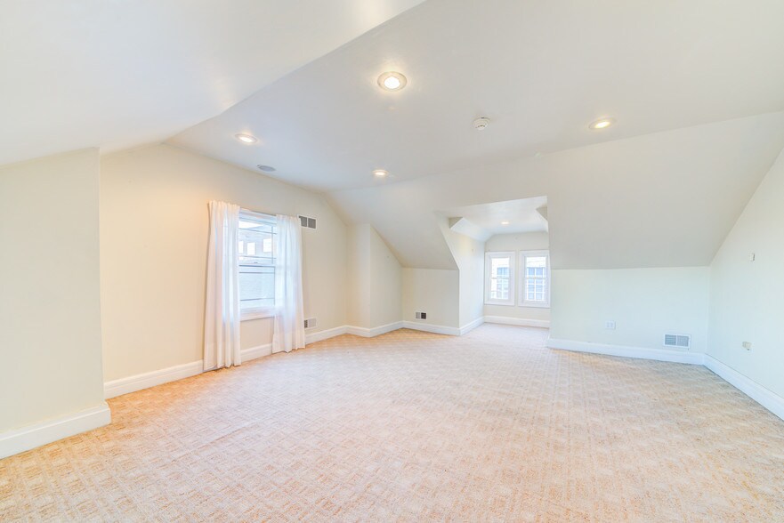 More Photos Of 5817 Ellsworth Ave, Pittsburgh Storefront Retail Office For Lease