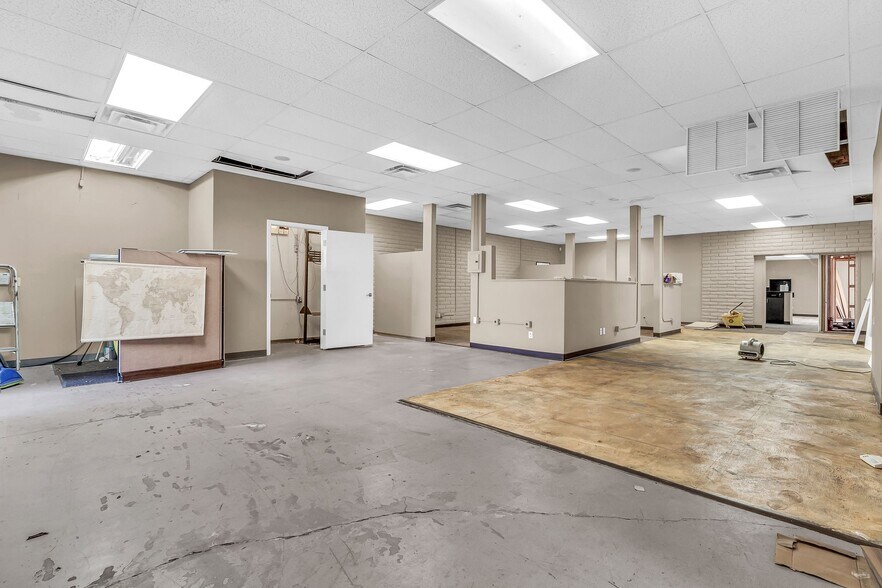 More Photos Of 78 W Ray Rd, Chandler Convenience Store For Lease