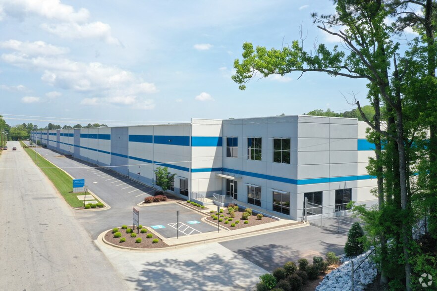 More Photos Of 2110 Lawrence Ave, East Point Distribution For Lease