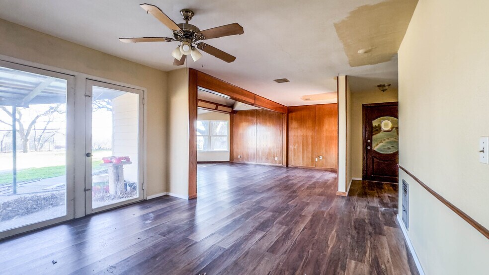 More Photos Of 719 E Highway 67, Duncanville Industrial For Sale