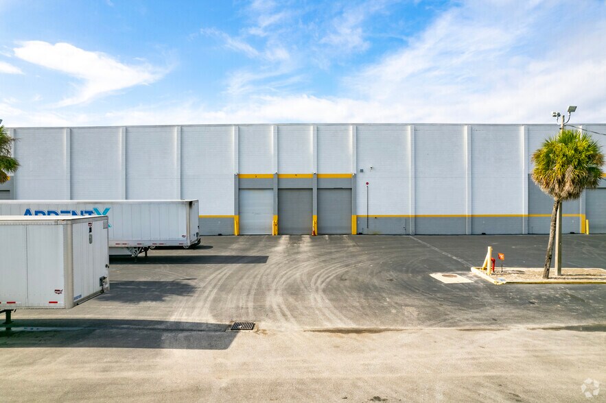 More Photos Of 5802 N 54th St, Tampa Unknown For Lease