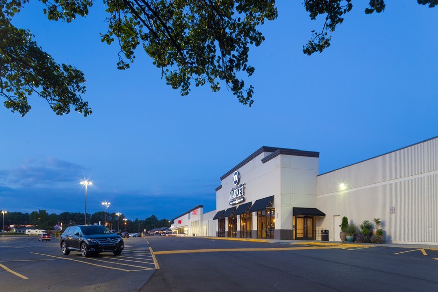 More Photos Of 5500-5598 Bells Ferry Rd, Acworth Unknown For Lease