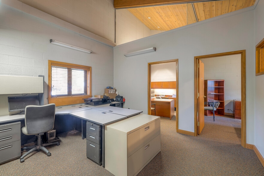 More Photos Of 8880 Ballentine St, Overland Park Office For Sale