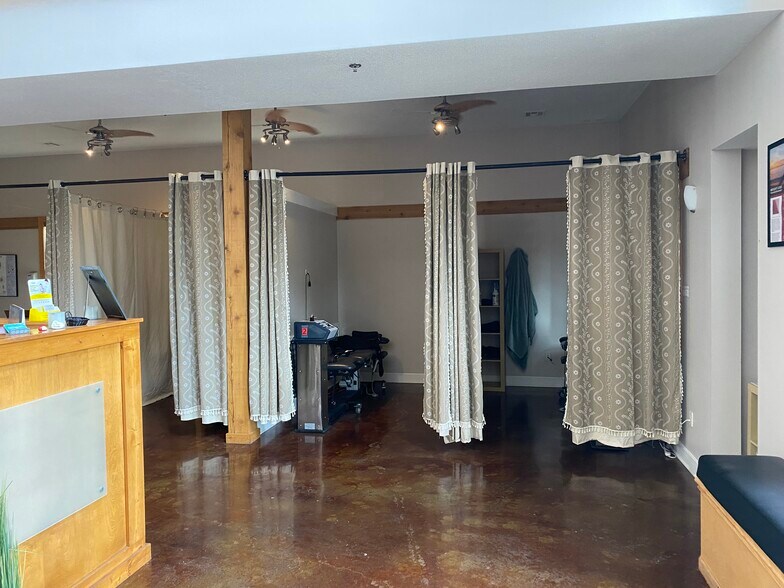 More Photos Of 350 SW Greenwich Dr, Lee's Summit Storefront Retail Office For Sale