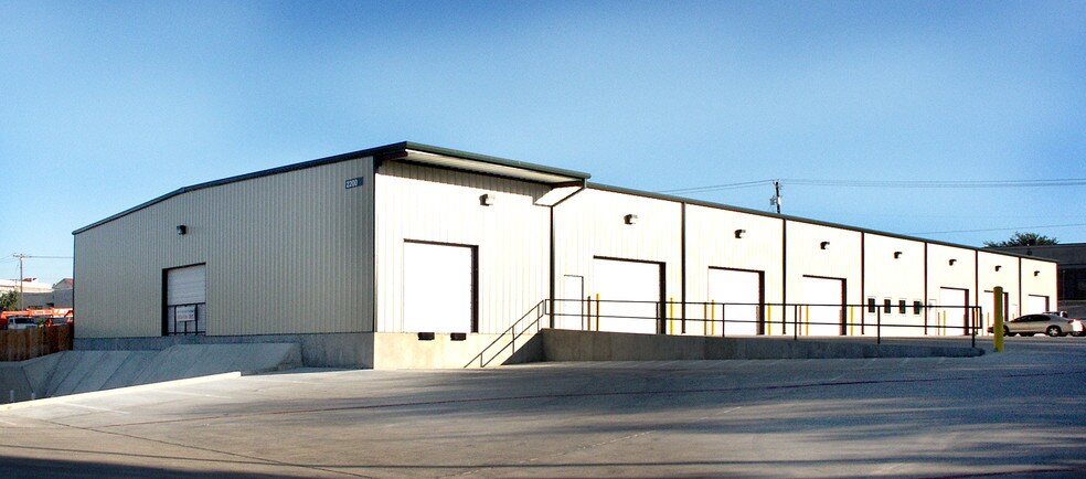 Primary Photo Of 2200 W Howard Ln, Austin Warehouse For Lease