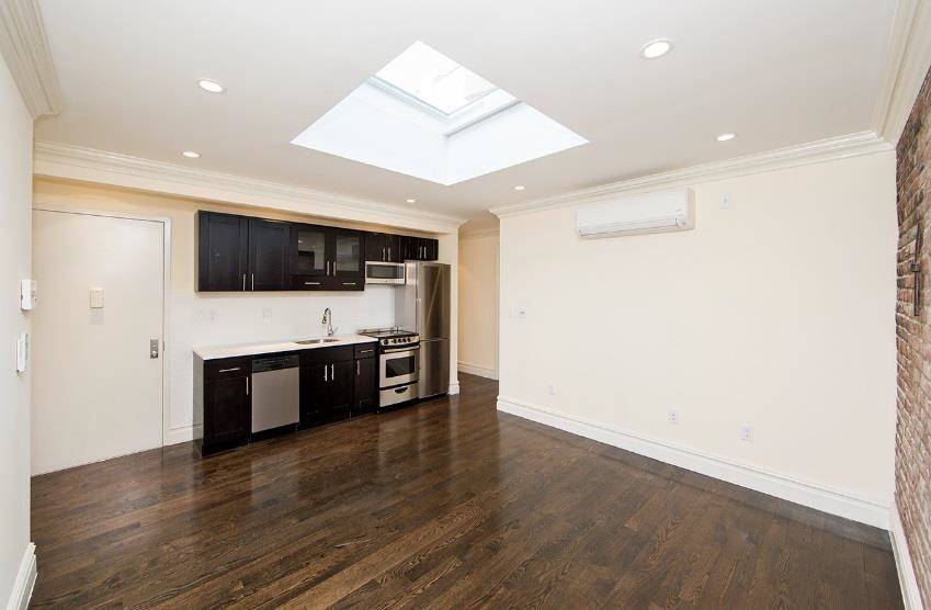 More Photos Of 228 Thompson St, New York Apartments For Lease