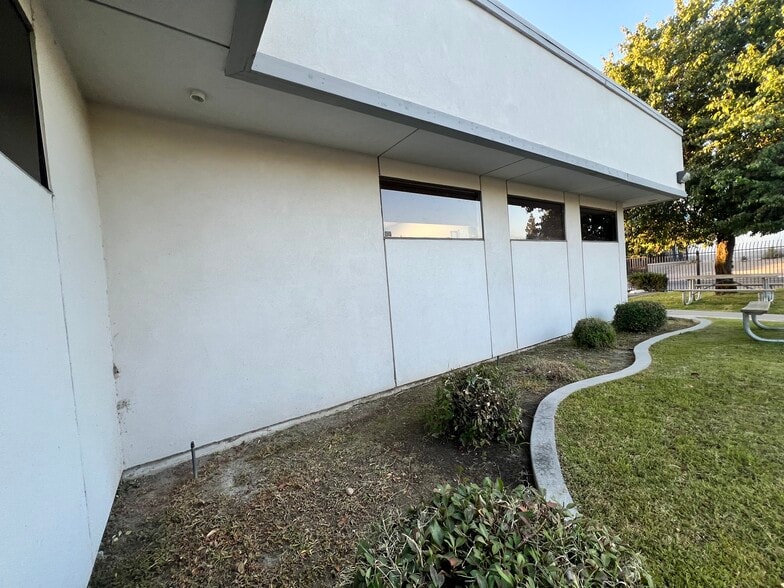 More Photos Of 4000 San Dimas St, Bakersfield General Retail For Sale