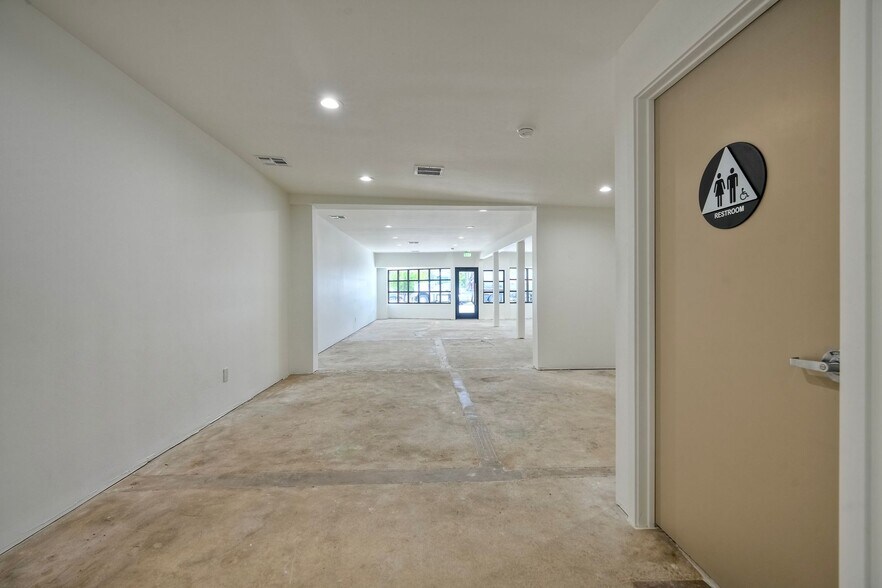 More Photos Of 1045 Main St, Ramona Freestanding For Sale