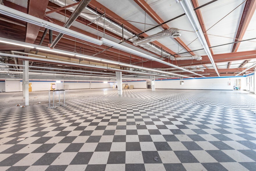 More Photos Of 3074 Cranberry Hwy, East Wareham Freestanding For Lease