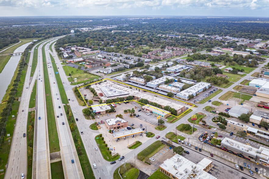 More Photos Of 925 Highway 332, Lake Jackson Hotel For Sale