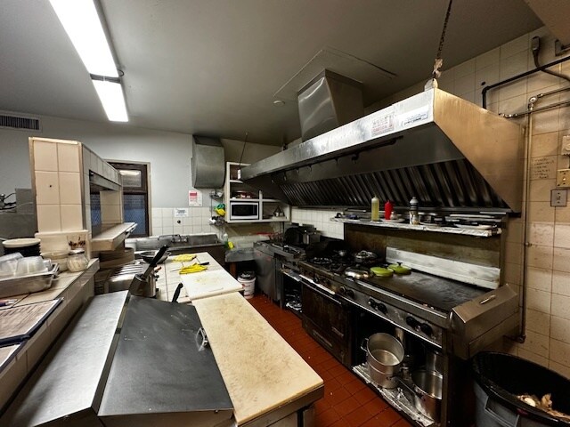 More Photos Of 2216 20th St, Delburne Hotel For Sale