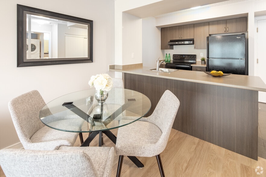 More Photos Of 570 Bay St, Toronto Apartments For Lease