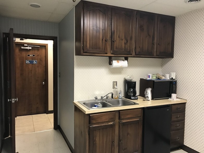 More Photos Of 2130 Industrial Park Rd, Ferdinand Warehouse For Lease