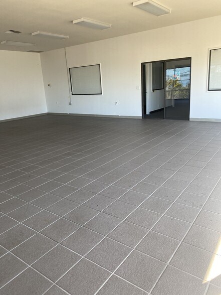 More Photos Of 81-6394 Mamalahoa Hwy, Kealakekua General Retail For Lease