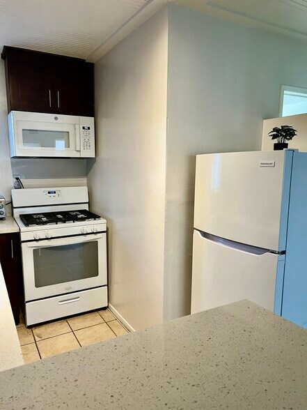 More Photos Of 1014 N Oxford Ave, Los Angeles Apartments For Sale