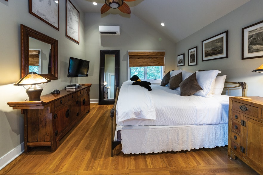 More Photos Of 31 N Main St, East Hampton Hospitality For Sale