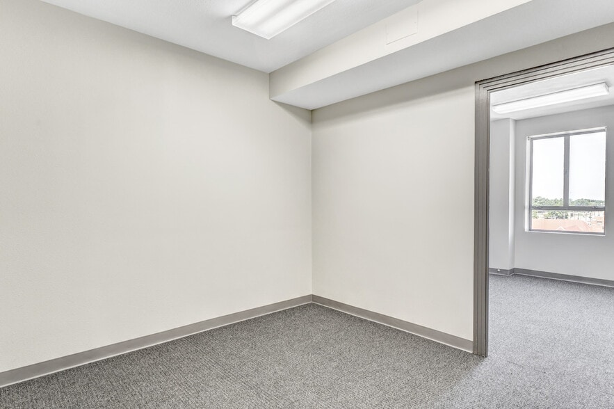 More Photos Of 121 S Broadway Ave, Tyler Office For Lease