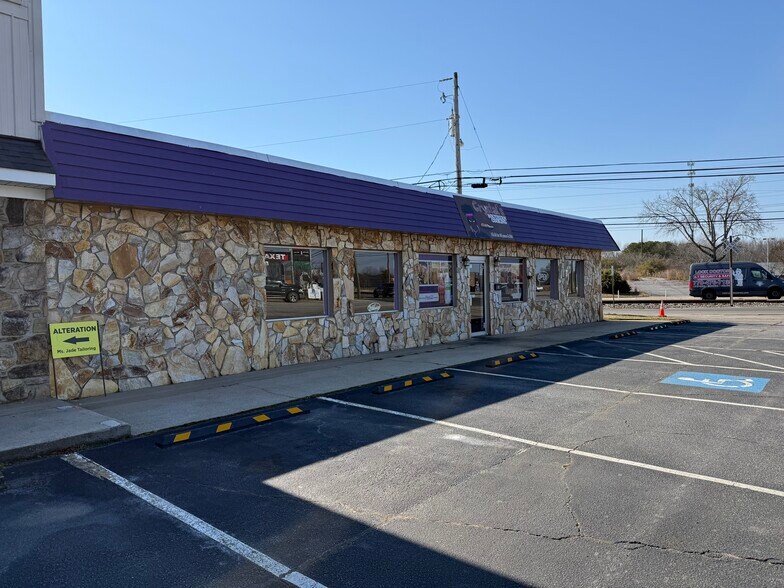 Primary Photo Of 16 Ila Rd, Commerce Restaurant For Lease