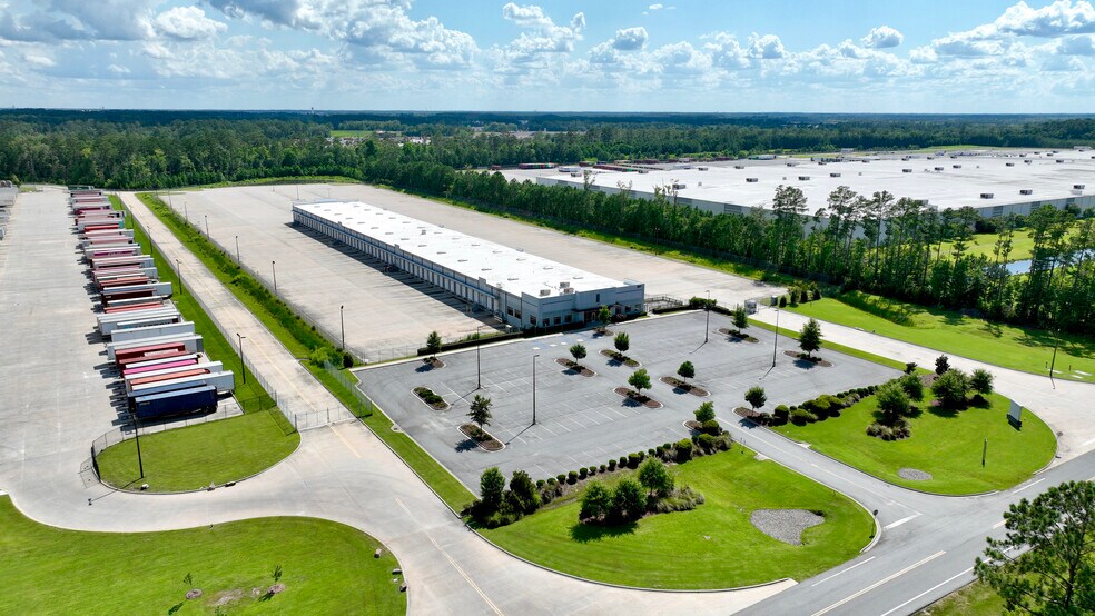 More Photos Of 301 Little Hearst Pky, Port Wentworth Truck Terminal For Lease