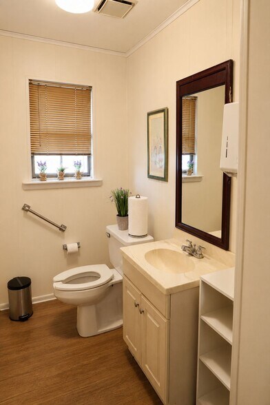 More Photos Of 7230 SE US Highway 301, Hawthorne Office For Sale