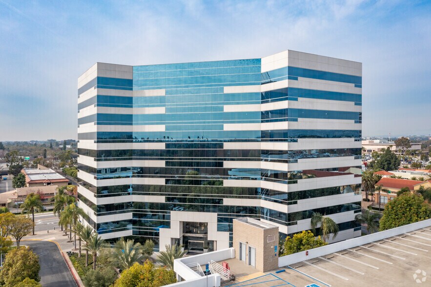 More Photos Of 2670 N Main St, Santa Ana Office For Lease