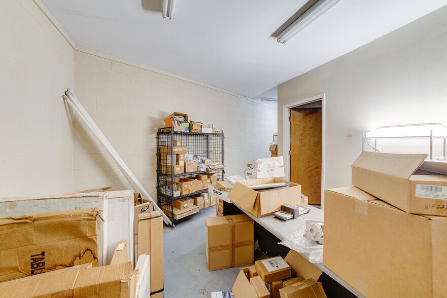 More Photos Of 1901 Waugh Dr, Houston General Retail For Sale