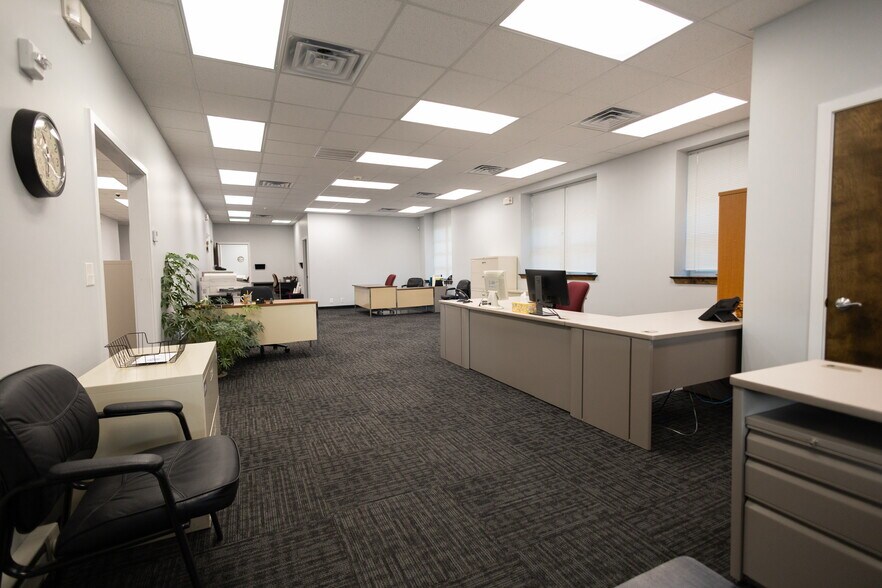 More Photos Of 190 Tenby Chase Dr, Delran Office For Lease