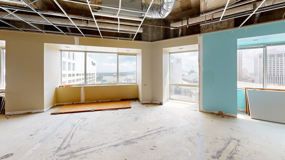 More Photos Of 365 Canal St, New Orleans Office For Lease