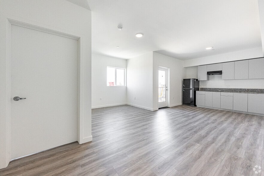 More Photos Of 300 W 60th St, Los Angeles Apartments For Sale