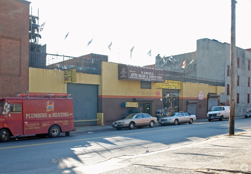 More Photos Of 582 Johnson Ave, Brooklyn Contractor Storage Yard For Lease