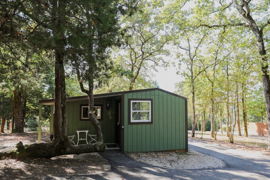 More Photos Of 6159 Crestview Dr, Athens Specialty For Sale