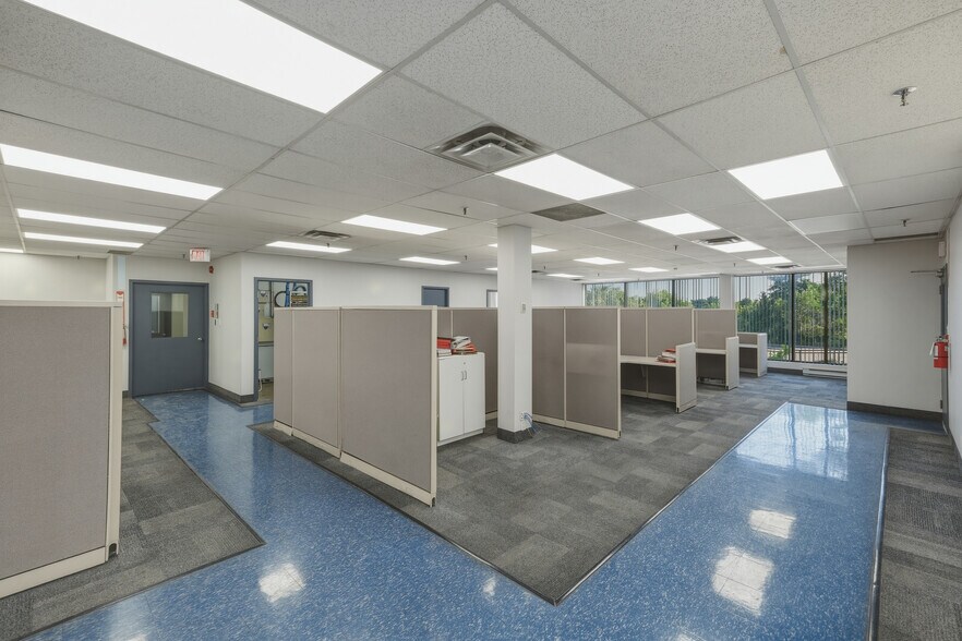 More Photos Of 2001-2045 Drew Rd, Mississauga Warehouse For Lease