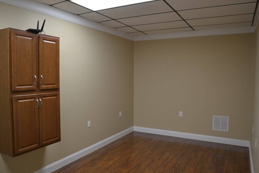 More Photos Of 29 Crestview Dr, Dunlap Loft Creative Space For Sale