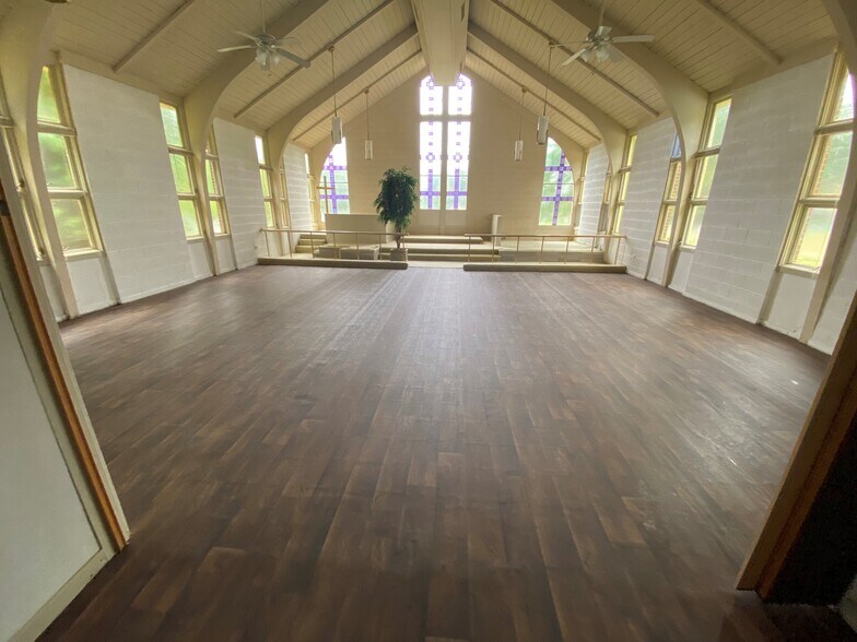 More Photos Of 955 Meadowbrook Rd, Asheboro Religious Facility For Lease