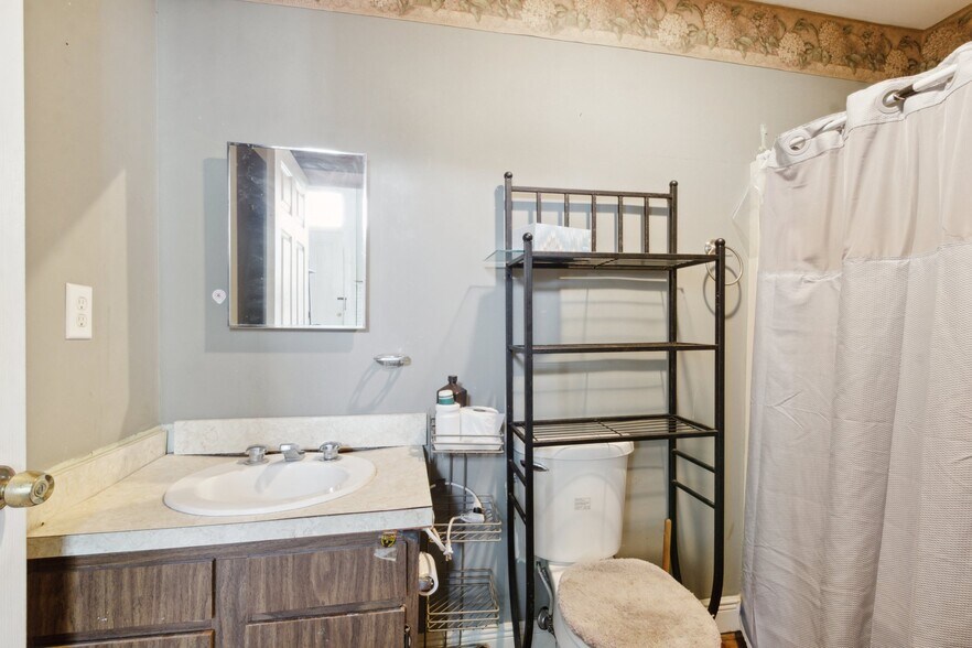 More Photos Of 1410 Jackson Ave, New Orleans Lodge Meeting Hall For Sale