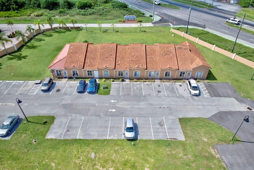 More Photos Of 2105 US 27 S, Lake Placid Apartments For Sale